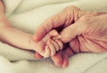 Фото - Пожилая женщина родила свою собственную внучку