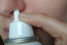 Фото - «Сродни наркотикам»: врач назвал страшные последствия зависимости от спреев для носа