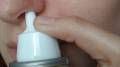 Фото - «Сродни наркотикам»: врач назвал страшные последствия зависимости от спреев для носа